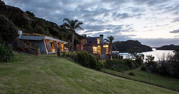 [梦幻住宅] 坐拥潟湖美景第一排的风格别墅