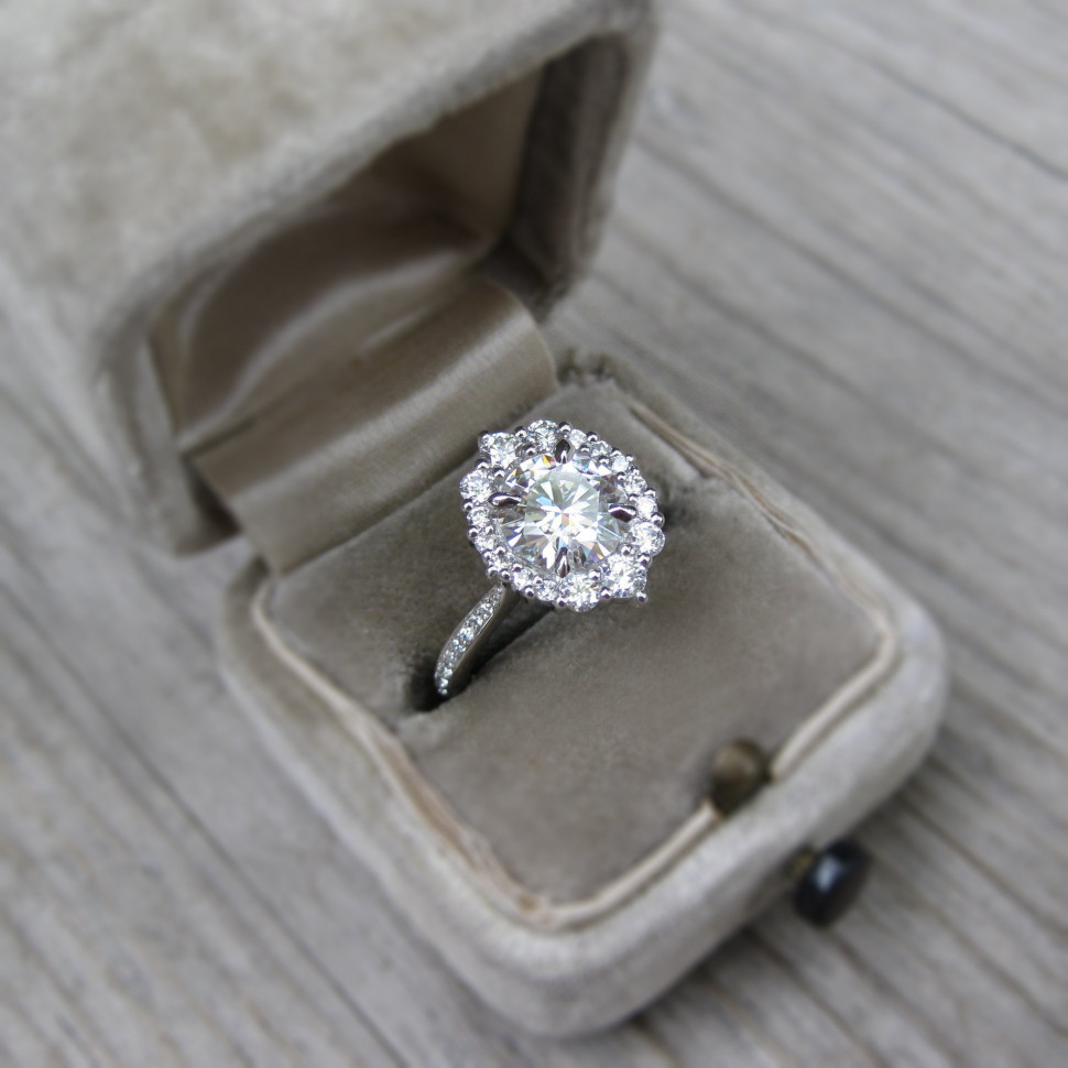 钻戒该怎麼挑选 如何用钻石4C原则挑选出符合你预算的钻戒等级