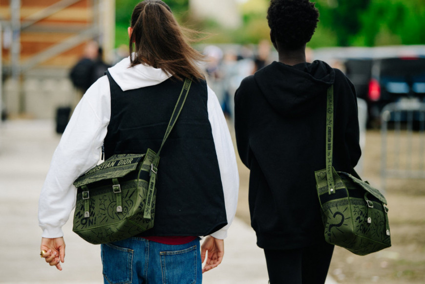 DiorCamp專為女性設計的全新風格郵差包 展現悠閒慵懶兼具個性態度