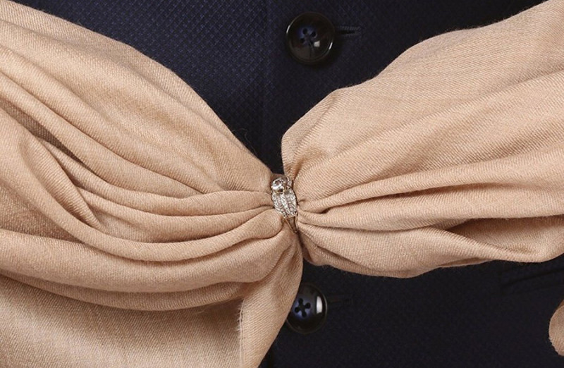 這個材質竟然可以薄如纏絲 它擁有「羊絨之王」稱號的頂級面料