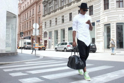 夏天白襯衫怎麼穿才有型 學會這三招輕鬆用一件白襯衫搭配出多種不同風格