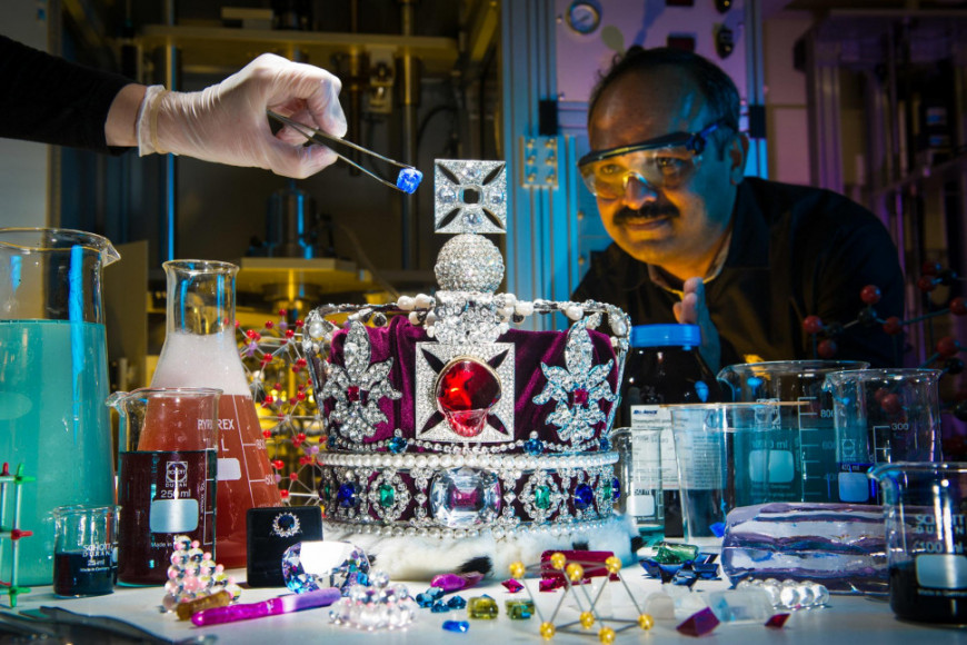 数万件的英国皇室珠宝可不只有钻石 这些稀有彩色宝石同样价值不菲