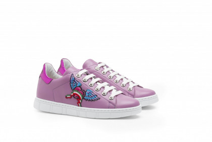 A.testoni运用当今时尚潮流所趋的涂鸦、可爱风推出全新情人节系列