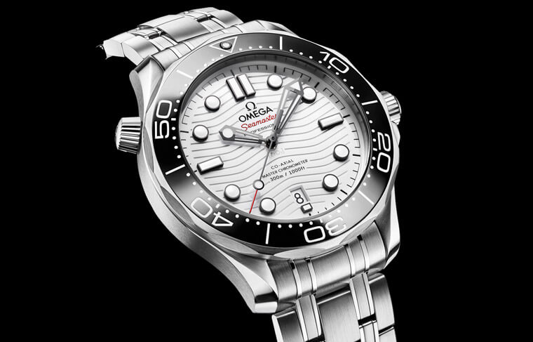 海馬潛水300米手錶2019年持續推新款 這次換成白面搭黑陶瓷圈