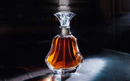 当代艺术家Arik Levy设计全新水晶酒瓶 让分享轩尼诗百乐廷皇禧更别具意义