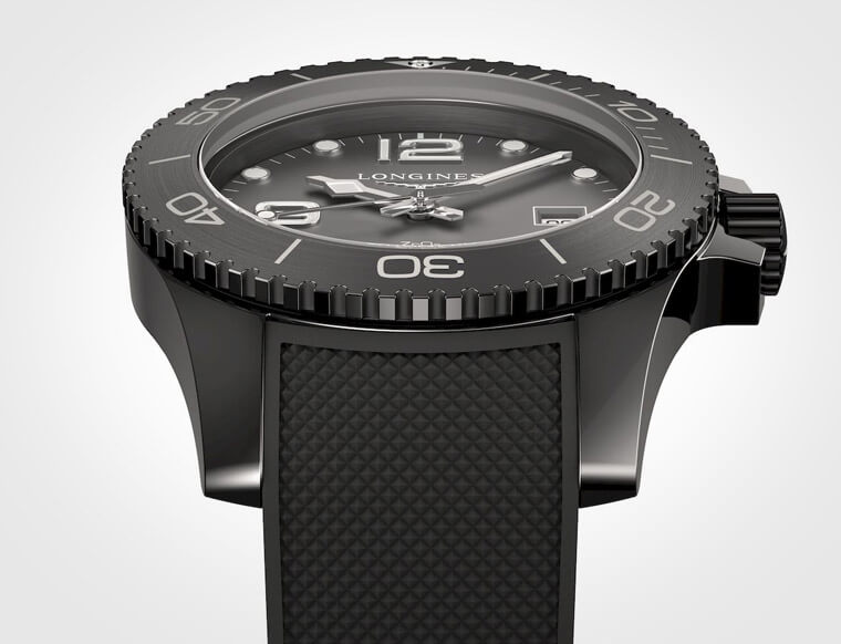 浪琴深海征服者2019年也升級為全陶瓷化水鬼