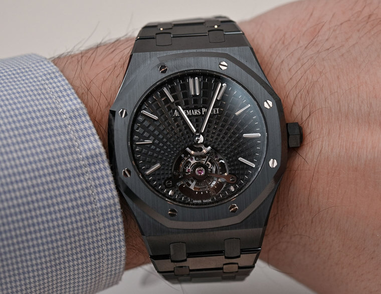 皇家橡樹陀飛輪搭黑陶瓷錶殼全面提升防刮耐磨能力