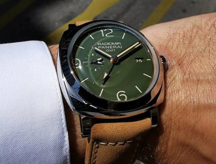 沛納海998兩地時間功能展現實用性並搭上近期綠面風潮