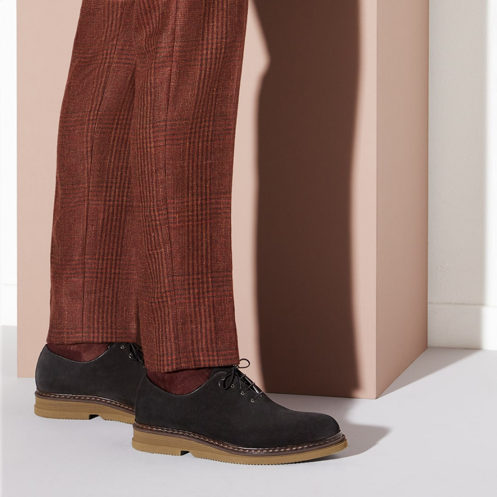 a.testoni为麂皮找出全新风貌 绝佳的防泼水性能为鞋款增加更高的功能性