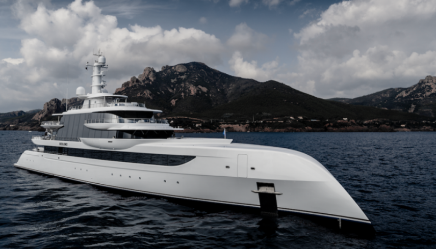 全世界最热门的一艘263呎超级游艇「Excellence卓越」