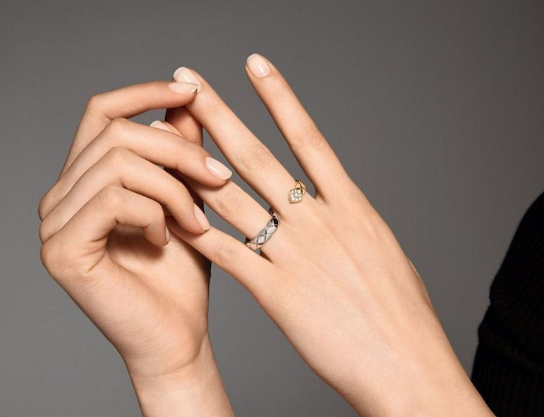 2019年度最热门顶级耳环、项链、手环一次推荐