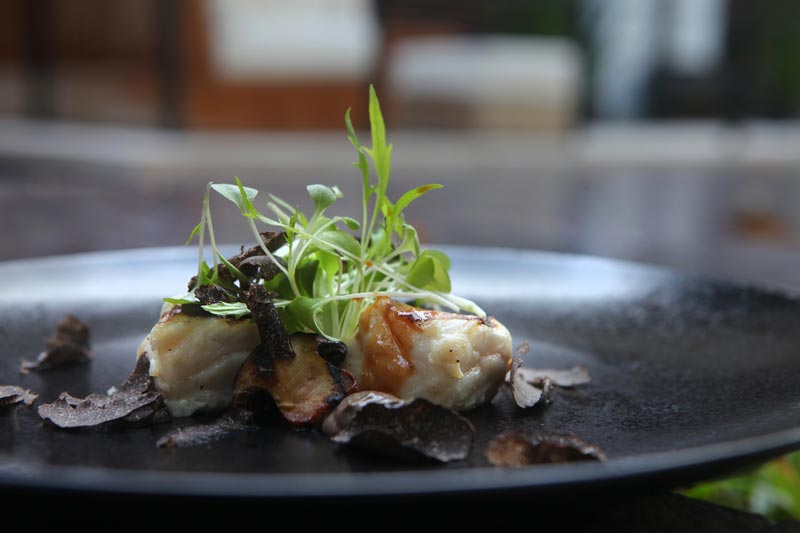 三二行馆 法国佩里哥顶级黑松露上菜