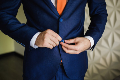 一次學會西裝鈕扣怎麼扣