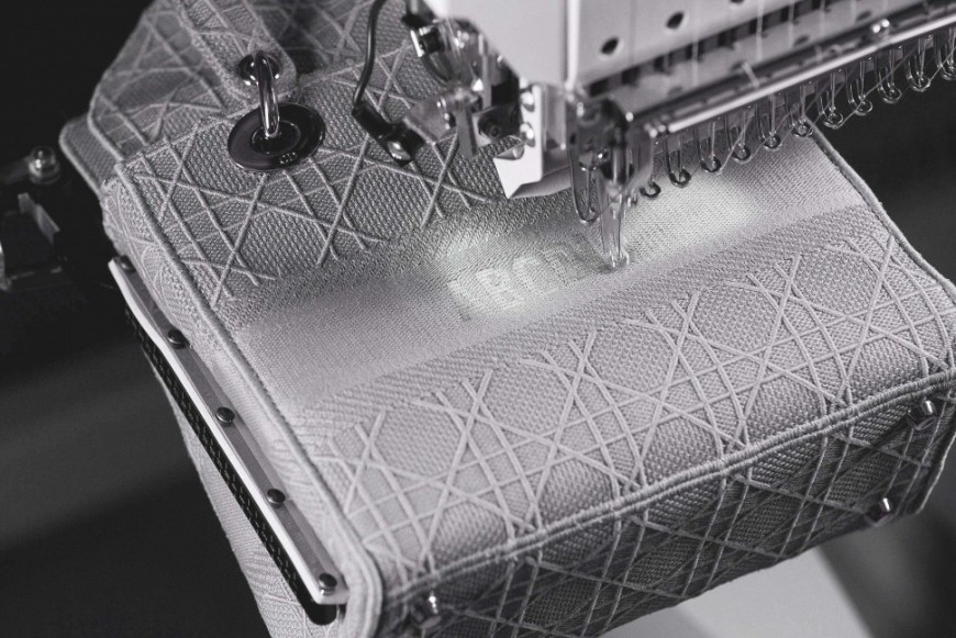 DIOR特別服務  幫你在Saddle馬鞍包、Book托特包刺上字母