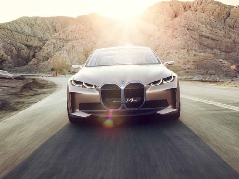 听听看未来电动车加速声变这样!BMW Concept i4 电影大师配乐