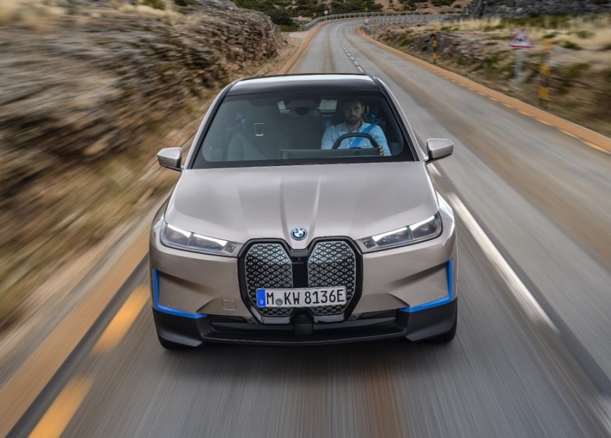 BMW纯电休旅车 iX 亮相！集合X5尺寸、X6动感和X7气势 