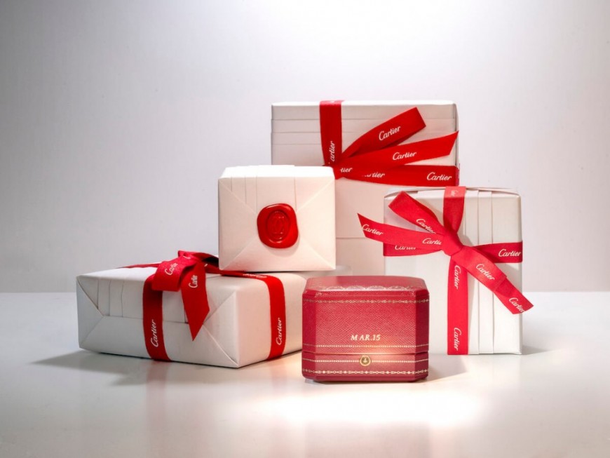 订制卡地亚戒指  提供经典小红盒烫印服务
