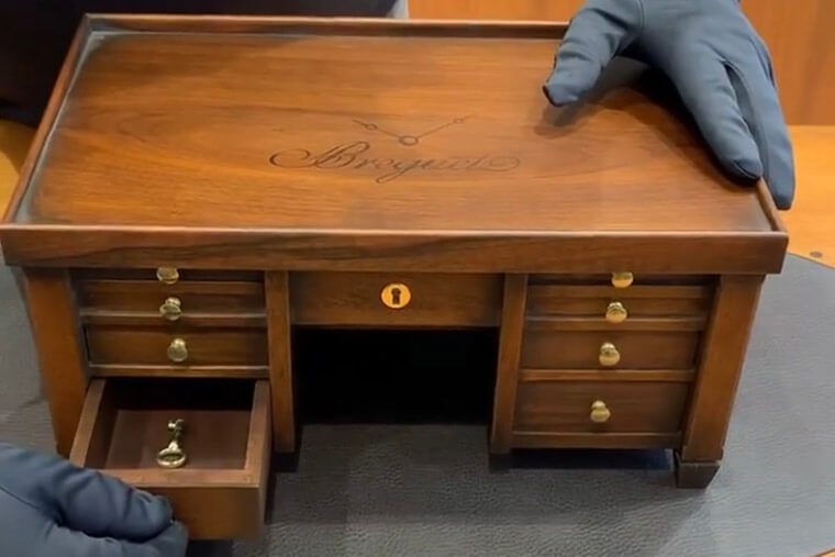 寶璣迷你製錶桌原來是錶盒，看看開箱哪支錶