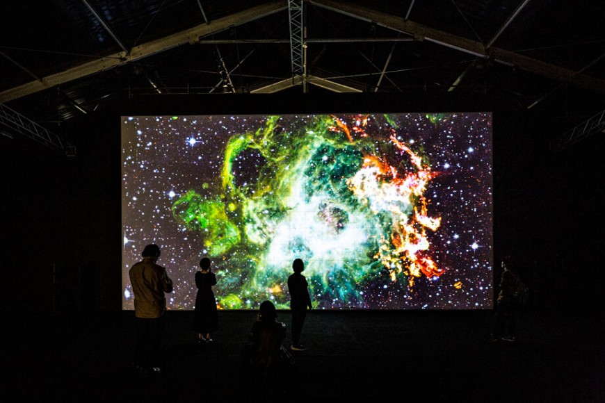 爱彼携手日本视觉艺术家池田亮司于伦敦举办data-verse 3展览