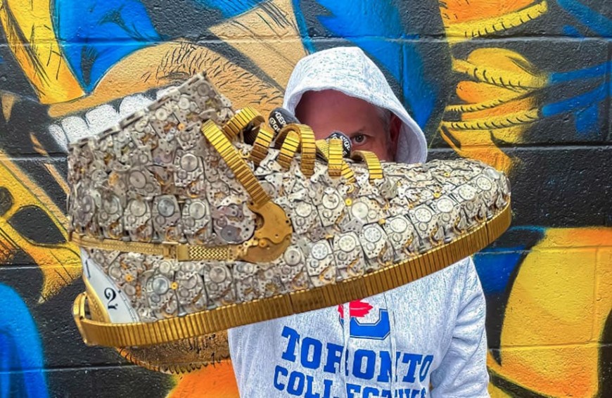 加拿大藝術家用手錶零件創作喬丹球鞋、潮流公仔或重機模型等超酷收藏