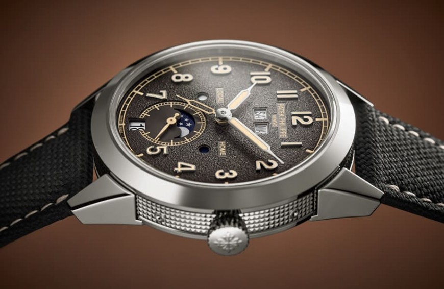 以Calatrava系列造型为基础，百达翡丽5326G是品牌第一支两地时间年历表