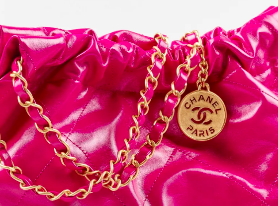 香奈兒超夯新包Chanel 22保養注意事項  原來這樣用才不傷包