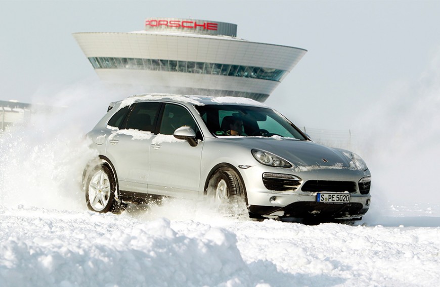 从Porsche Cayenne性能进化史来看「保时捷休旅越卖越好」