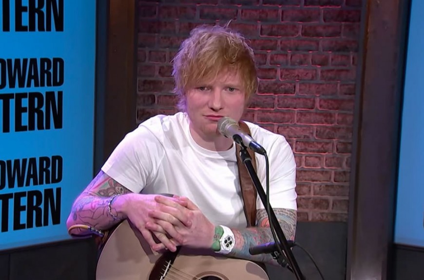 红髮艾德上广播节目不经意曝光全球唯一的AP皇家橡树白陶瓷万年历手表