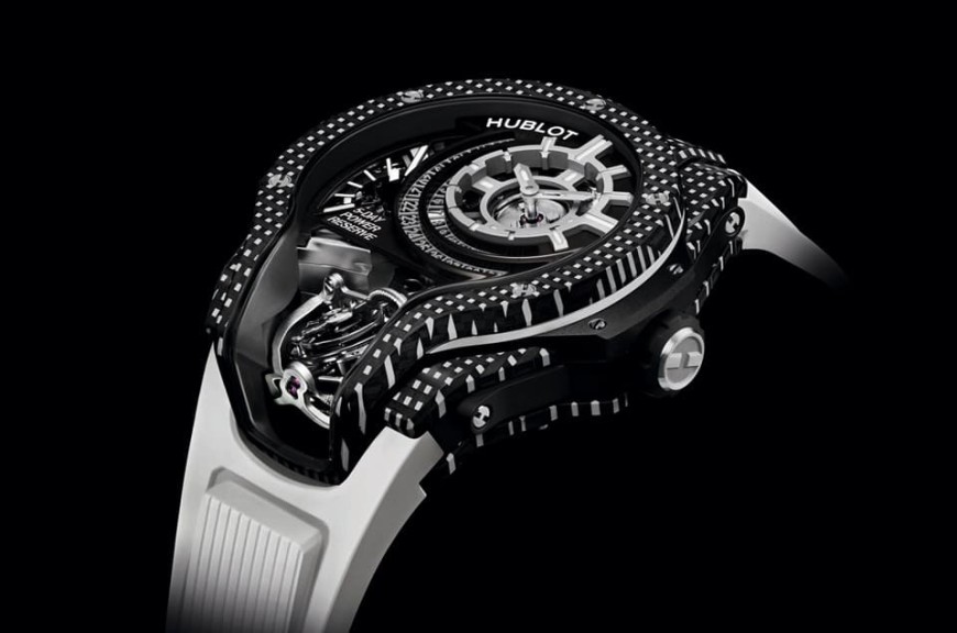 宇舶3D碳纖維MP-09雙軸陀飛輪加1 特殊黑白編織紋理打破傳統印象