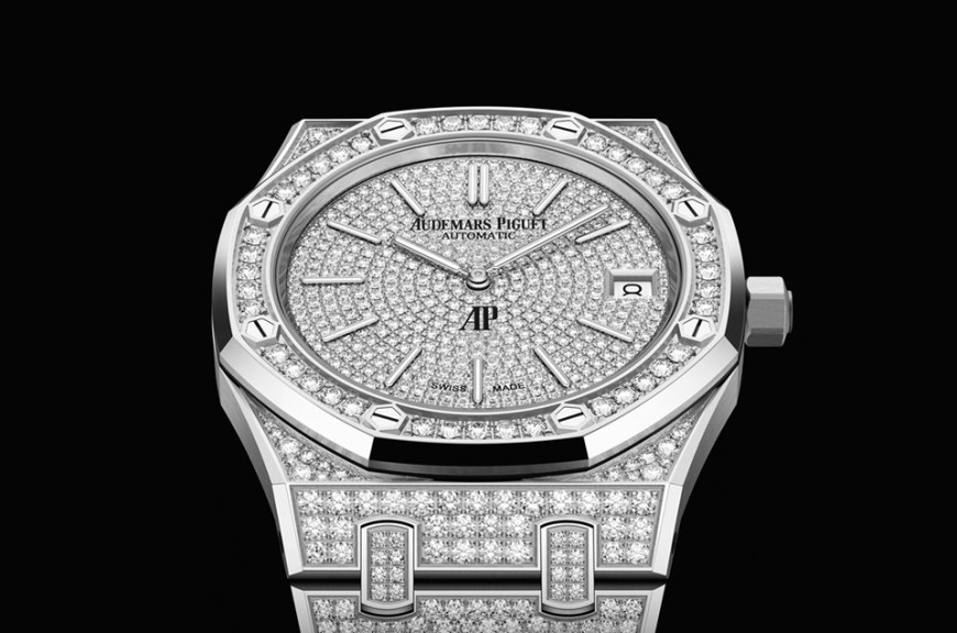 鑲滿上千顆鑽石的愛彼皇家橡樹超薄錶 華麗滿天星造型閃耀腕間