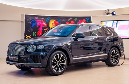 賓利全新油電休旅登台 Bentayga Hybrid 同場亮相Continental GT「龍蝦限定版」
