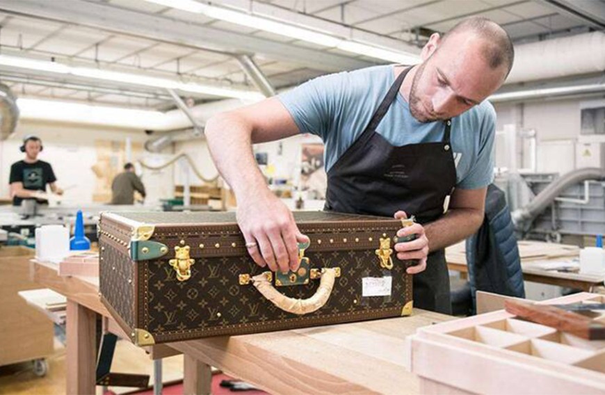 奢侈品工匠面临短缺  LVMH集团培训700名学徒