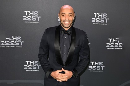 法国退役足球传奇亨利出席FIFA最佳足球奖 手上全黑豪表时尚圈大咖也有