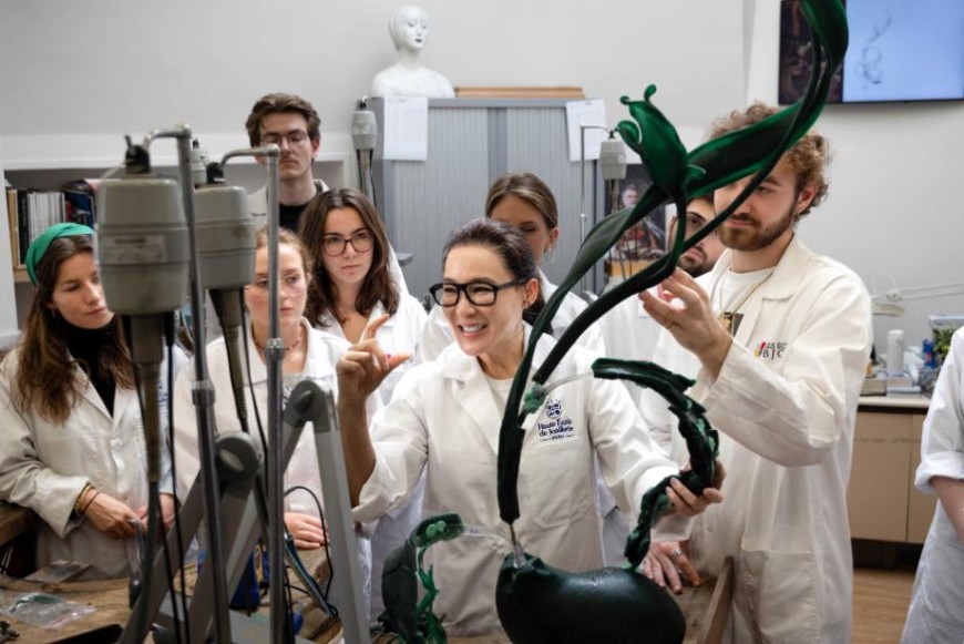 CINDY CHAO前进法国珠宝学术殿堂授课 学生巨型蜡雕罗浮宫展出