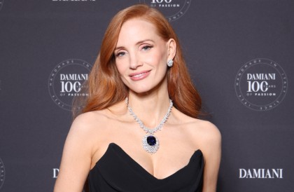 DAMIANI「百年创世顶级珠宝展」 巨大蓝宝石项链衬托影后洁西卡雀丝坦气势