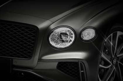 第四代賓利轎車Bentley Flying Spur搭載全新混動系統「多輸出近150 匹」