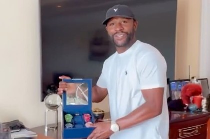 AVI & CO. Hue系列彩色寶石套錶第一位買主現身 炫富拳王梅威瑟重金入手