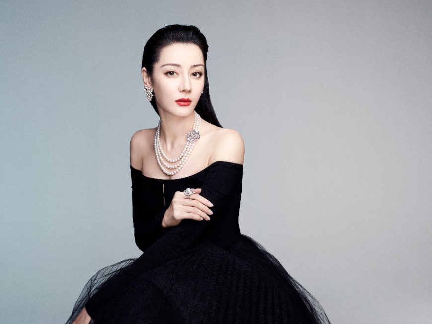 迪丽热巴演绎Mikimoto全新顶级珠宝作品 展现新时代女性的自信之美