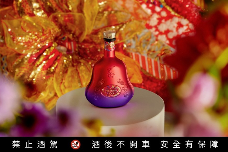 軒尼詩推出2025蛇年限定干邑系列 絕美酒瓶展現東方文學之美