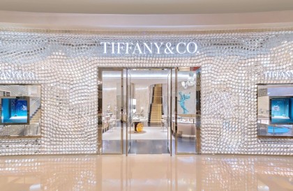 Tiffany & Co. 蒂芙尼101旗舰店揭幕 奥斯卡影后杨紫琼着Tiffany Céleste系列华丽现身