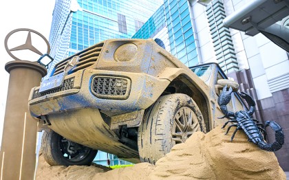 宾士越野艺术吹进城市 Mercedes-Benz G-Class 沙雕限期亮相台北 101