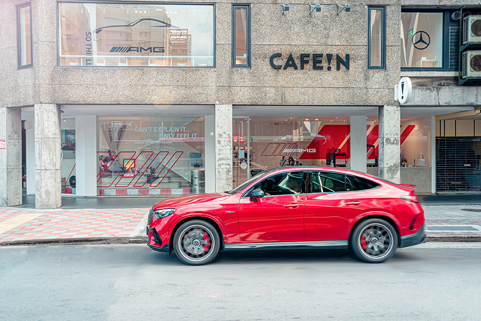 宾士性能猛兽Mercedes-AMG x 硬咖啡CAFE!N 期间联名「最速烧胎咖啡」精神瞬间点火