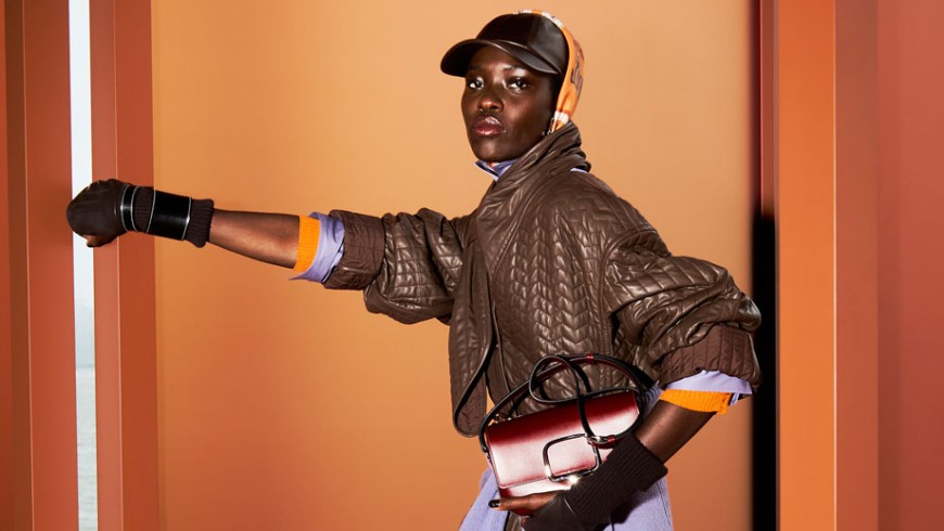 马术图腾走进城市夜色 Hermès 2025秋冬女装于上海开启第二篇章