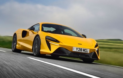 麦拉伦满足上路乐趣 McLaren Artura荣获「2025英国最佳驾驶汽车」