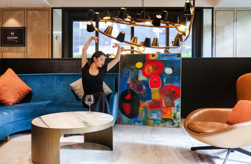 西班牙國家舞團舞者化身藝術家！薛喻鮮在台北慕舍酒店展出十八年旅居心境