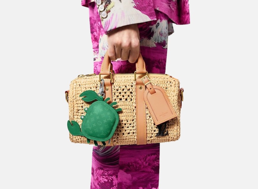 精明消費的奢華策略 奢侈大牌以「包包掛飾」穩住年輕客群