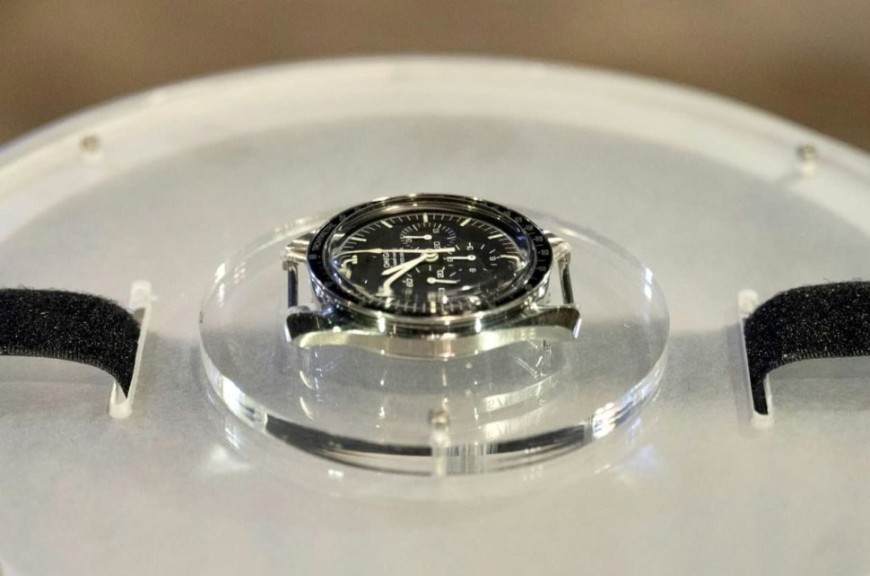 太空迷必看！登月传奇佩戴的欧米茄超霸105.012于甘迺迪太空中心展出