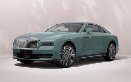 劳斯莱斯Bespoke客制版本 「Rolls-Royce Spectre 意境春语」三色绽放登场