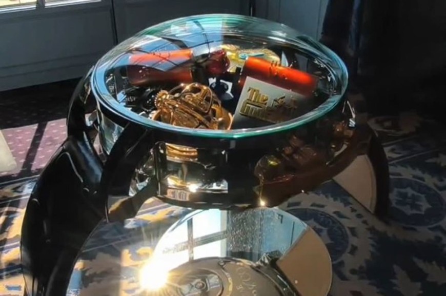 從手錶到家具 JACOB & Co.打造全球僅20件的《教父》雕塑桌