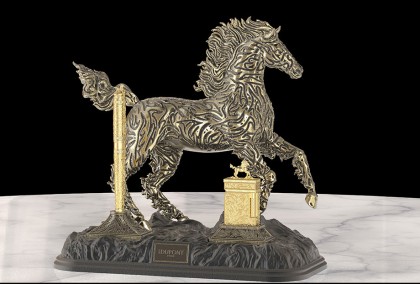 S.T. Dupont都彭「火馬高級訂製系列」鋼筆打火機雕像組合　搶先熱身2026馬年收藏